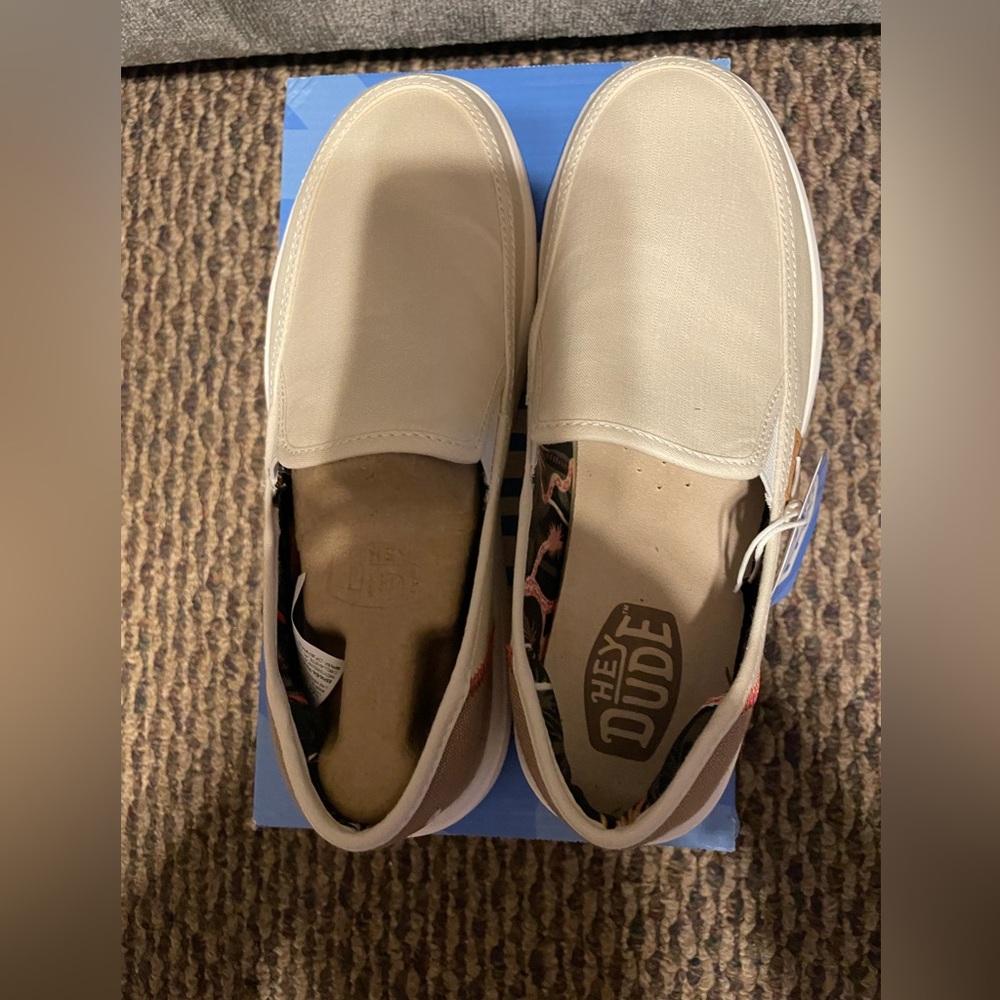 Hey Dudes women’s shoes never worn